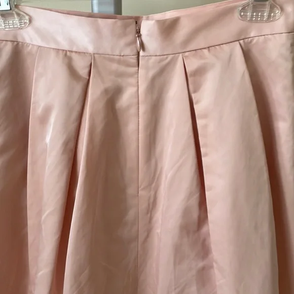 Banana Republic peach pleated midi skirt, size US 2 - Picture 4 of 7